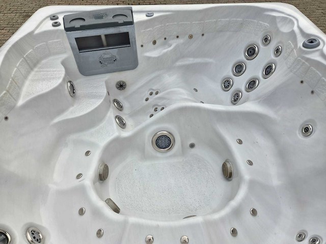 Sunrise 6 persoons jacuzzi en buitenspa - afbeelding 15 van  28
