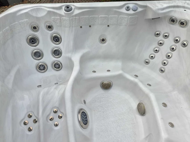 Sunrise 6 persoons jacuzzi en buitenspa - afbeelding 13 van  28
