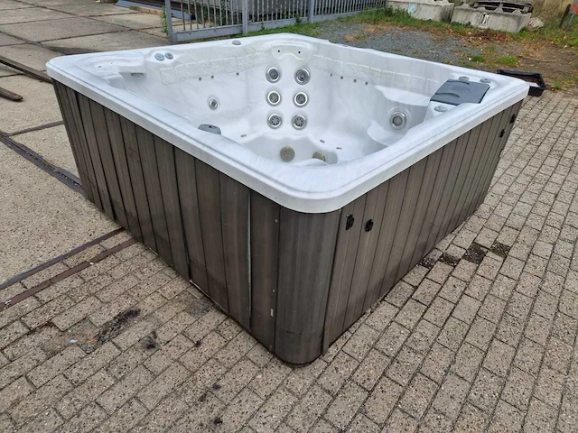 Sunrise 6 persoons jacuzzi en buitenspa - afbeelding 25 van  28