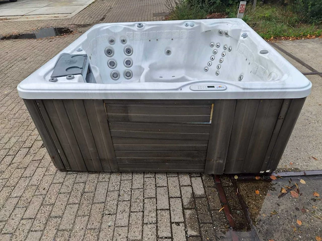 Sunrise 6 persoons jacuzzi en buitenspa - afbeelding 28 van  28