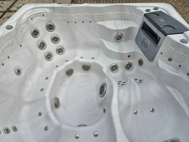 Sunrise 6 persoons jacuzzi en buitenspa - afbeelding 3 van  28
