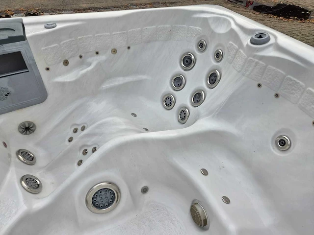 Sunrise 6 persoons jacuzzi en buitenspa - afbeelding 16 van  28