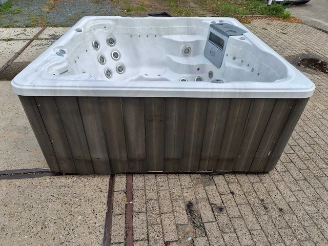 Sunrise 6 persoons jacuzzi en buitenspa - afbeelding 24 van  28