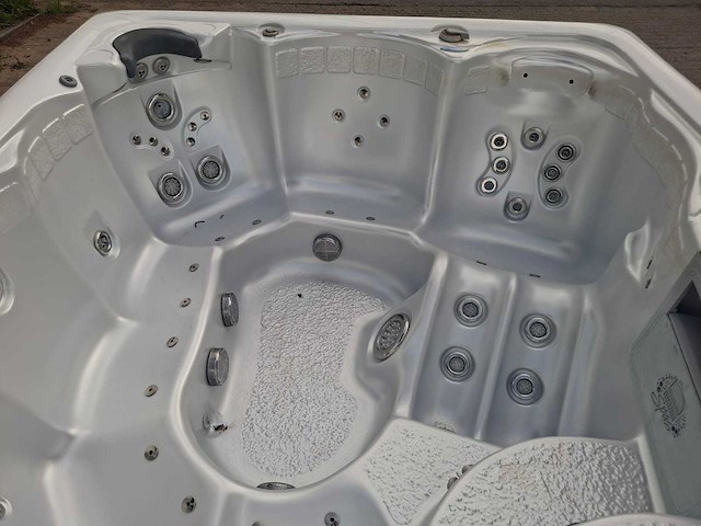 Sunrise 7 persoons jacuzzi en buitenspa - afbeelding 9 van  29