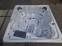 Sunrise 7 persoons jacuzzi en buitenspa