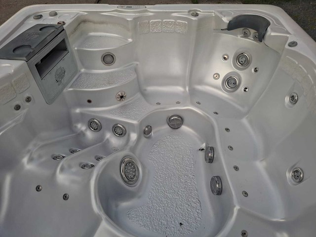 Sunrise 7 persoons jacuzzi en buitenspa - afbeelding 21 van  29