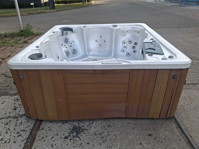Sunrise 7 persoons jacuzzi en buitenspa - afbeelding 12 van  29