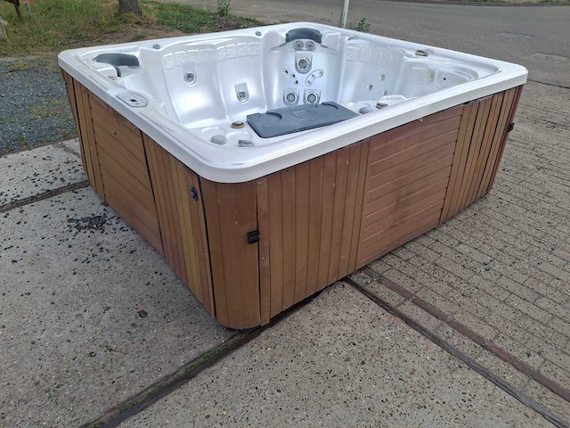 Sunrise 7 persoons jacuzzi en buitenspa - afbeelding 23 van  29