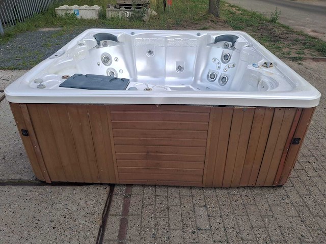 Sunrise 7 persoons jacuzzi en buitenspa - afbeelding 6 van  10
