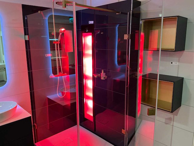 Sunshower combi black uv en infrarood 187x32x17cm zonnedouche - afbeelding 1 van  5