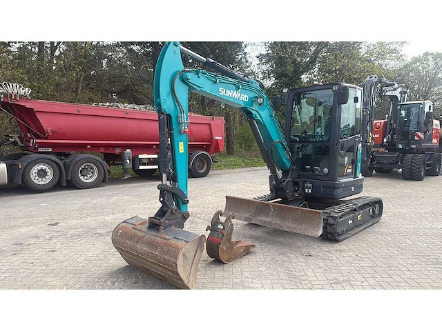 Sunward - 2022 - swe35uf - 572 uur - met airco - rupsgraafmachine - afbeelding 1 van  15
