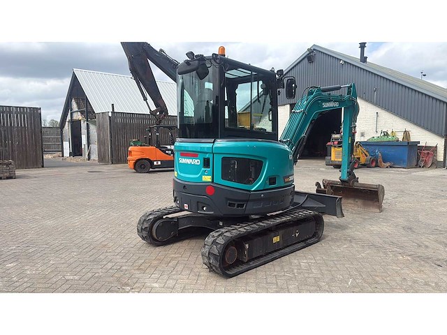 Sunward - 2022 - swe35uf - 572 uur - met airco - rupsgraafmachine - afbeelding 10 van  15