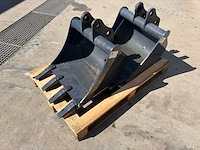 Sunward tanden bak 2,5t graafbak (2x)