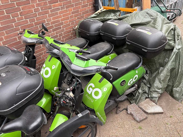 Super soco - go sharing - e-scooter (9x) - afbeelding 4 van  8