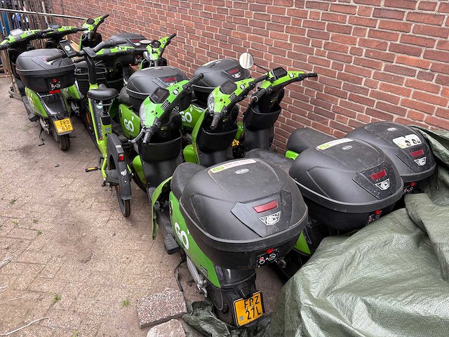 Super soco - go sharing - e-scooter (9x) - afbeelding 5 van  8