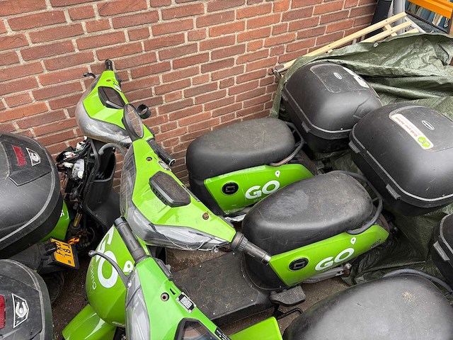 Super soco - go sharing - e-scooter (9x) - afbeelding 6 van  8