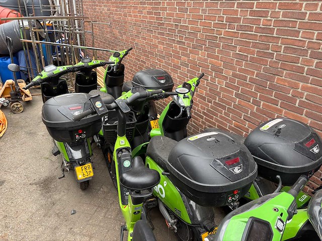 Super soco - go sharing - e-scooter (9x) - afbeelding 7 van  8