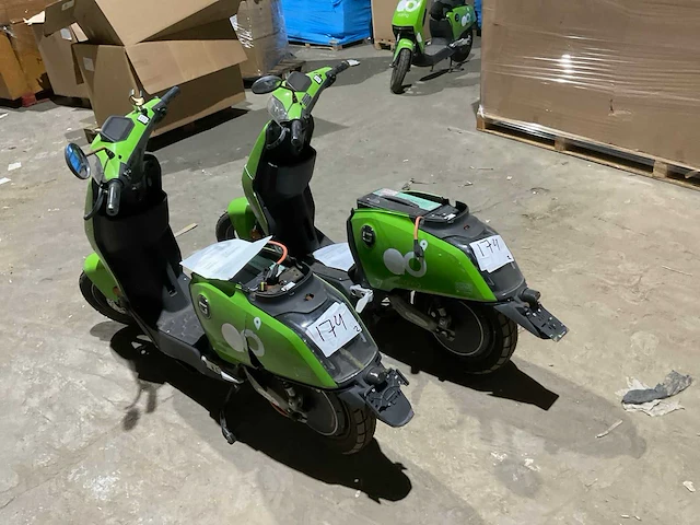 Super soco cux go sharing e-scooter (2x) - afbeelding 11 van  13