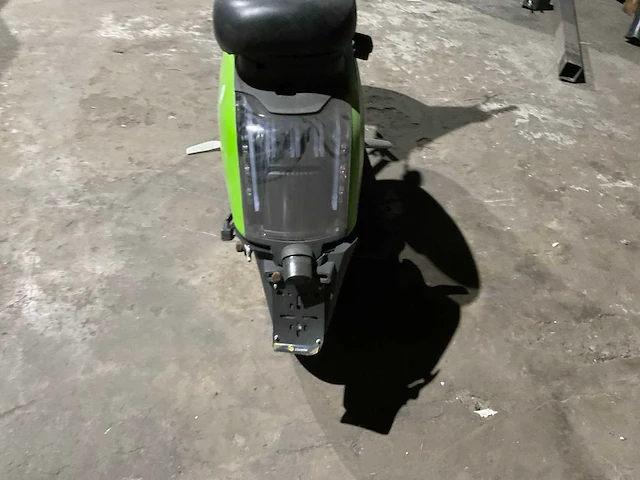 Super soco cux go sharing e-scooter - afbeelding 11 van  14