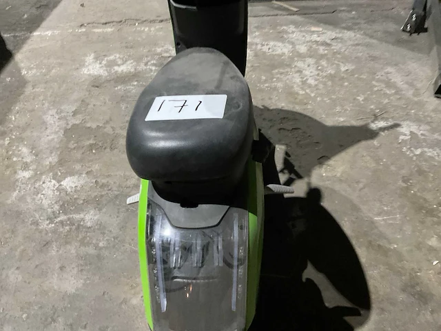 Super soco cux go sharing e-scooter - afbeelding 12 van  14