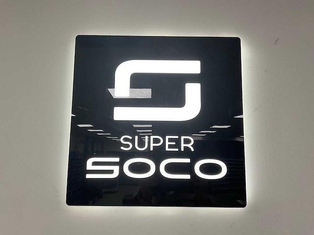 Super soco verlicht “logo“ wandbord - afbeelding 2 van  3