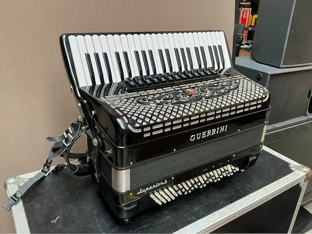Superior 9 accordeon muziekinstrument - afbeelding 2 van  14