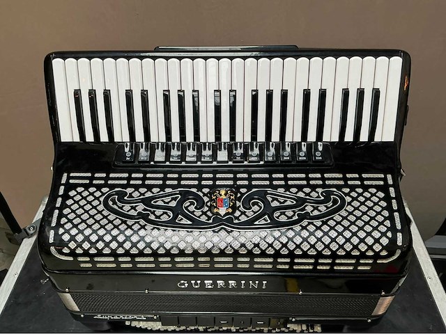 Superior 9 accordeon muziekinstrument - afbeelding 9 van  14