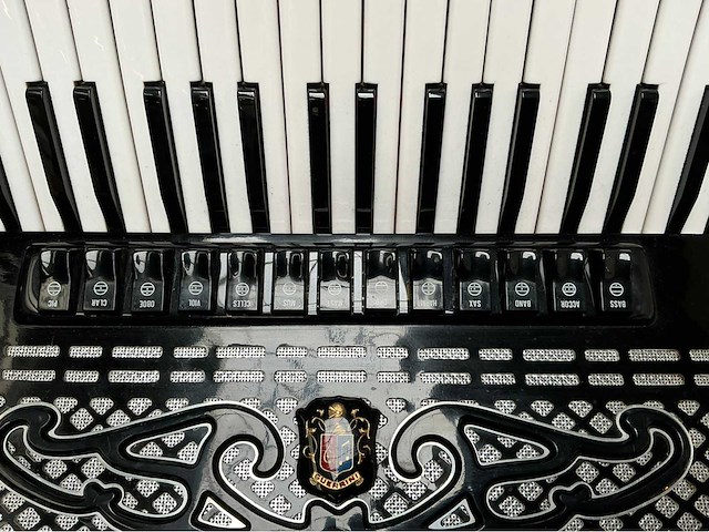 Superior 9 accordeon muziekinstrument - afbeelding 11 van  14