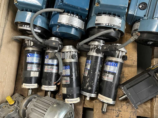 Superior electric, staubli - partij elektromotoren, servomotoren, vertragingsmotoren - afbeelding 12 van  13