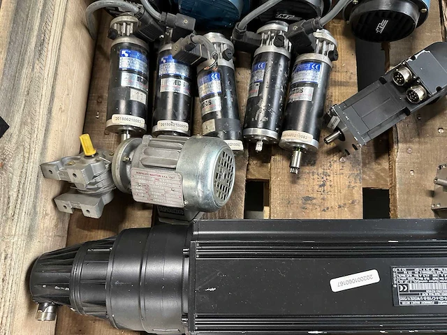 Superior electric, staubli - partij elektromotoren, servomotoren, vertragingsmotoren - afbeelding 9 van  13