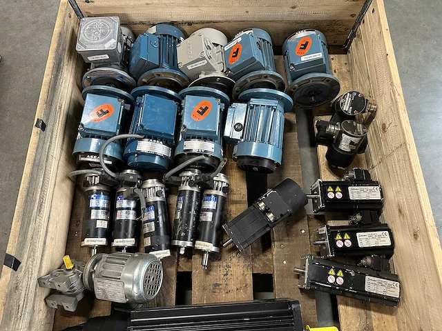 Superior electric, staubli - partij elektromotoren, servomotoren, vertragingsmotoren - afbeelding 6 van  13