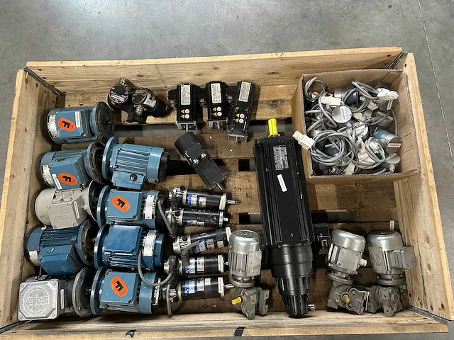 Superior electric, staubli - partij elektromotoren, servomotoren, vertragingsmotoren - afbeelding 5 van  13
