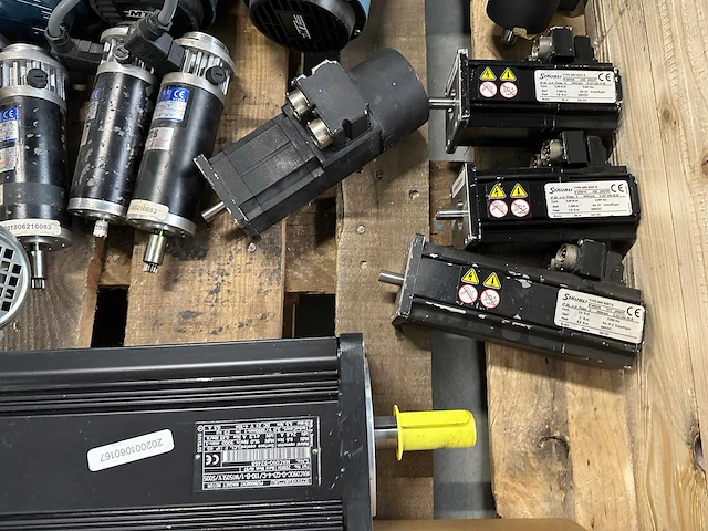 Superior electric, staubli - partij elektromotoren, servomotoren, vertragingsmotoren - afbeelding 8 van  13