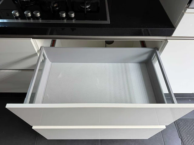 Superkeukens - keuken met aeg / miele apparatuur - afbeelding 13 van  24