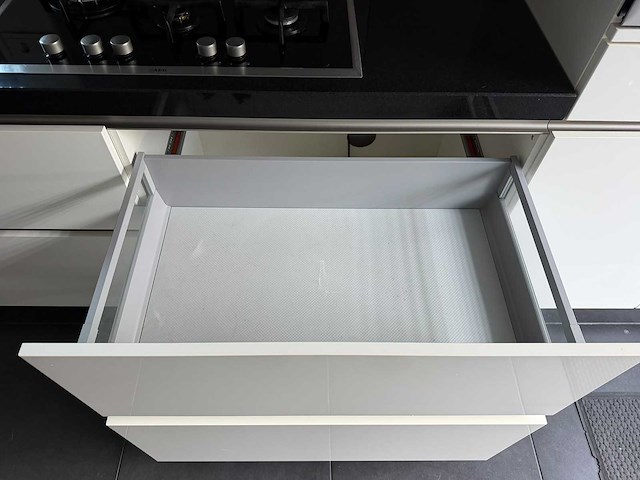 Superkeukens - keuken met aeg / miele apparatuur - afbeelding 5 van  24