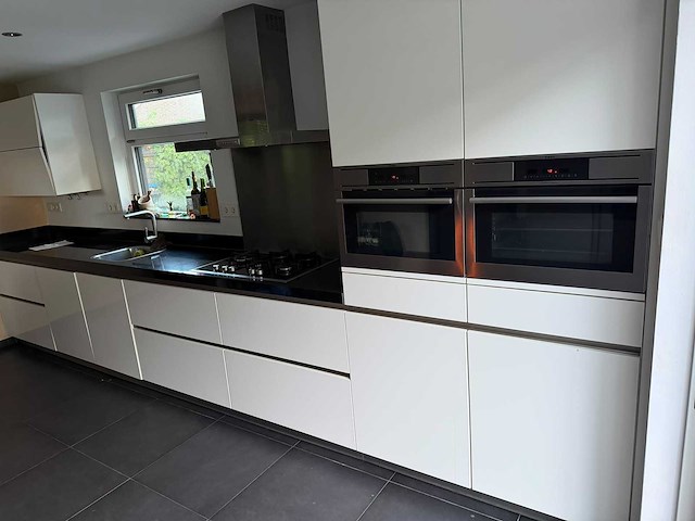 Superkeukens - keuken met aeg / miele apparatuur - afbeelding 1 van  24