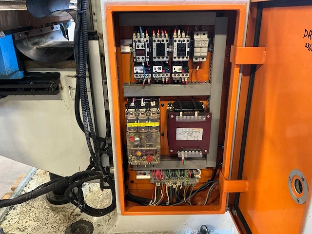 Supermax ycm-16vs cnc bedfreesmachine - afbeelding 17 van  29