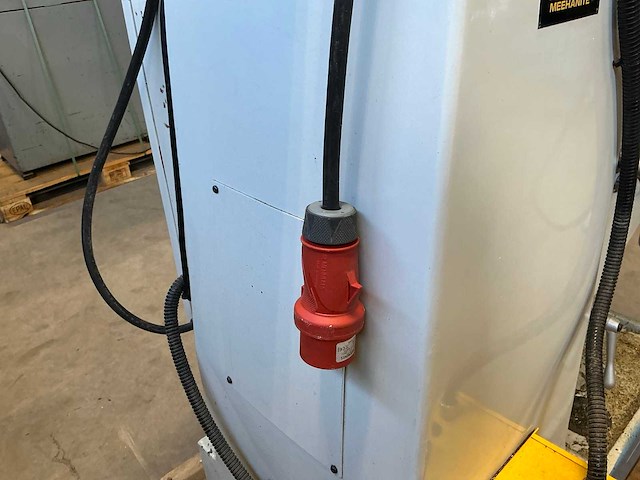 Supermax ycm-16vs cnc bedfreesmachine - afbeelding 18 van  29