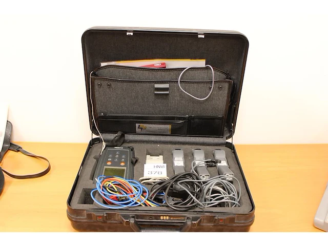 Supply network analyzer sircutor type ar5 met diverse accessoires. - afbeelding 1 van  3
