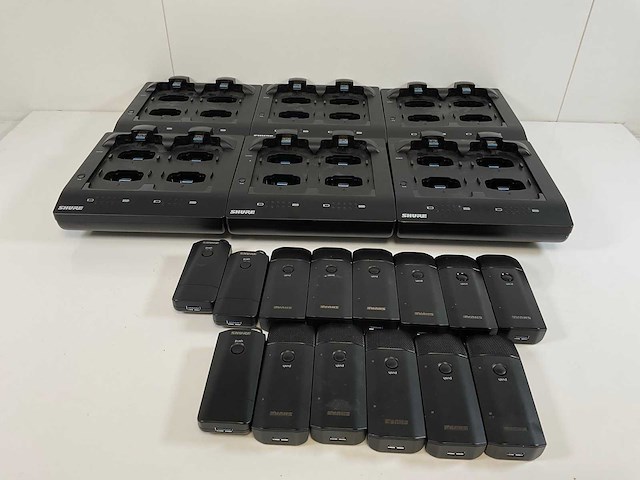 Sure (mxwncs4 - mxw6/c0 z11 - mxw1/0 z11), 4-port networked charging station with boundary transceiver cardioid and transmitter (20x) - afbeelding 1 van  11