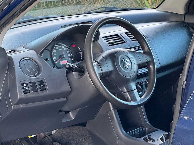 Suzuki - 2005 - swift - 1.3 ga - 01-jzl-4 - afbeelding 2 van  12