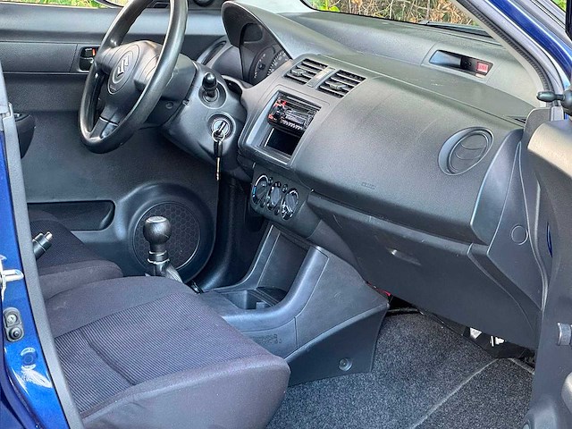 Suzuki - 2005 - swift - 1.3 ga - 01-jzl-4 - afbeelding 5 van  12