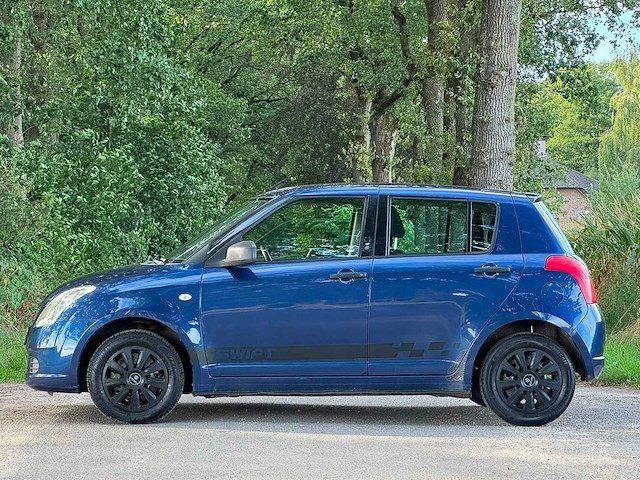 Suzuki - 2005 - swift - 1.3 ga - 01-jzl-4 - afbeelding 11 van  12