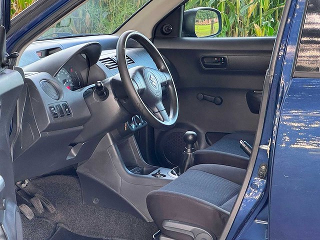 Suzuki - 2005 - swift - 1.3 ga - 01-jzl-4 - afbeelding 12 van  12