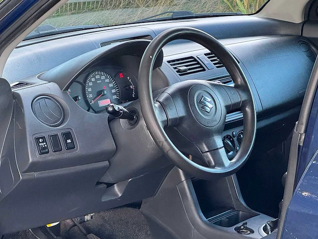 Suzuki - 2005 - swift - 1.3 ga - 01-jzl-4 - afbeelding 2 van  13