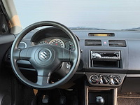 Suzuki - 2005 - swift - 1.3 gls - 03-rr-xl - afbeelding 3 van  23