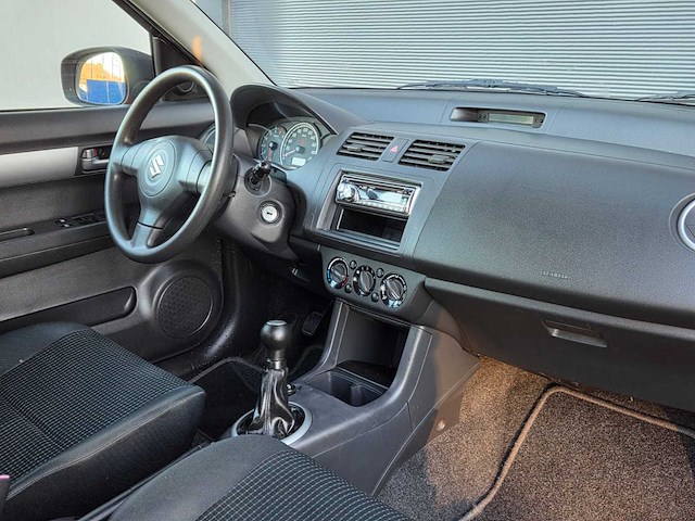 Suzuki - 2005 - swift - 1.3 gls - 03-rr-xl - afbeelding 14 van  23