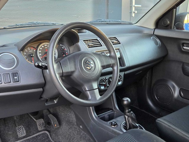 Suzuki - 2005 - swift - 1.3 gls - 03-rr-xl - afbeelding 2 van  23