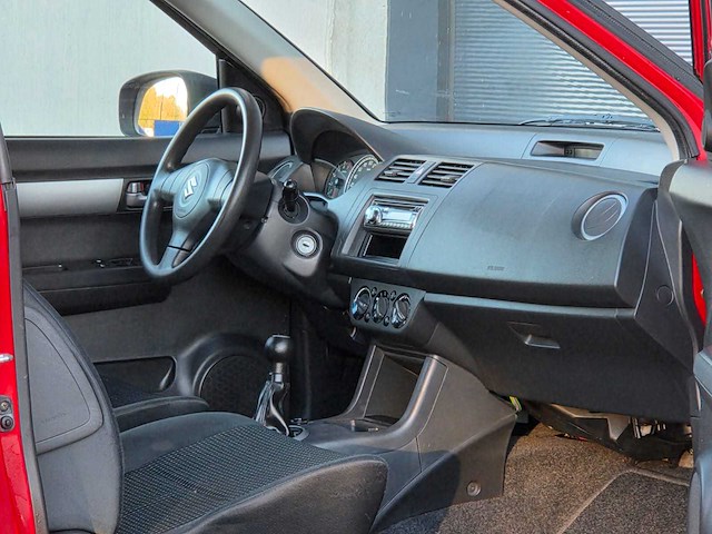 Suzuki - 2005 - swift - 1.3 gls - 03-rr-xl - afbeelding 13 van  23