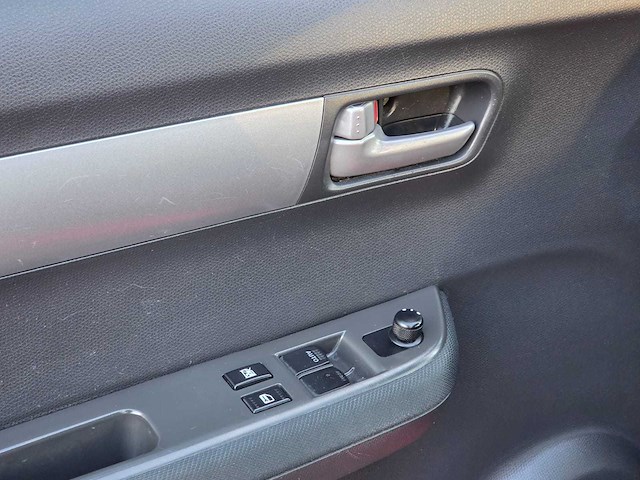 Suzuki - 2005 - swift - 1.3 gls - 03-rr-xl - afbeelding 10 van  23